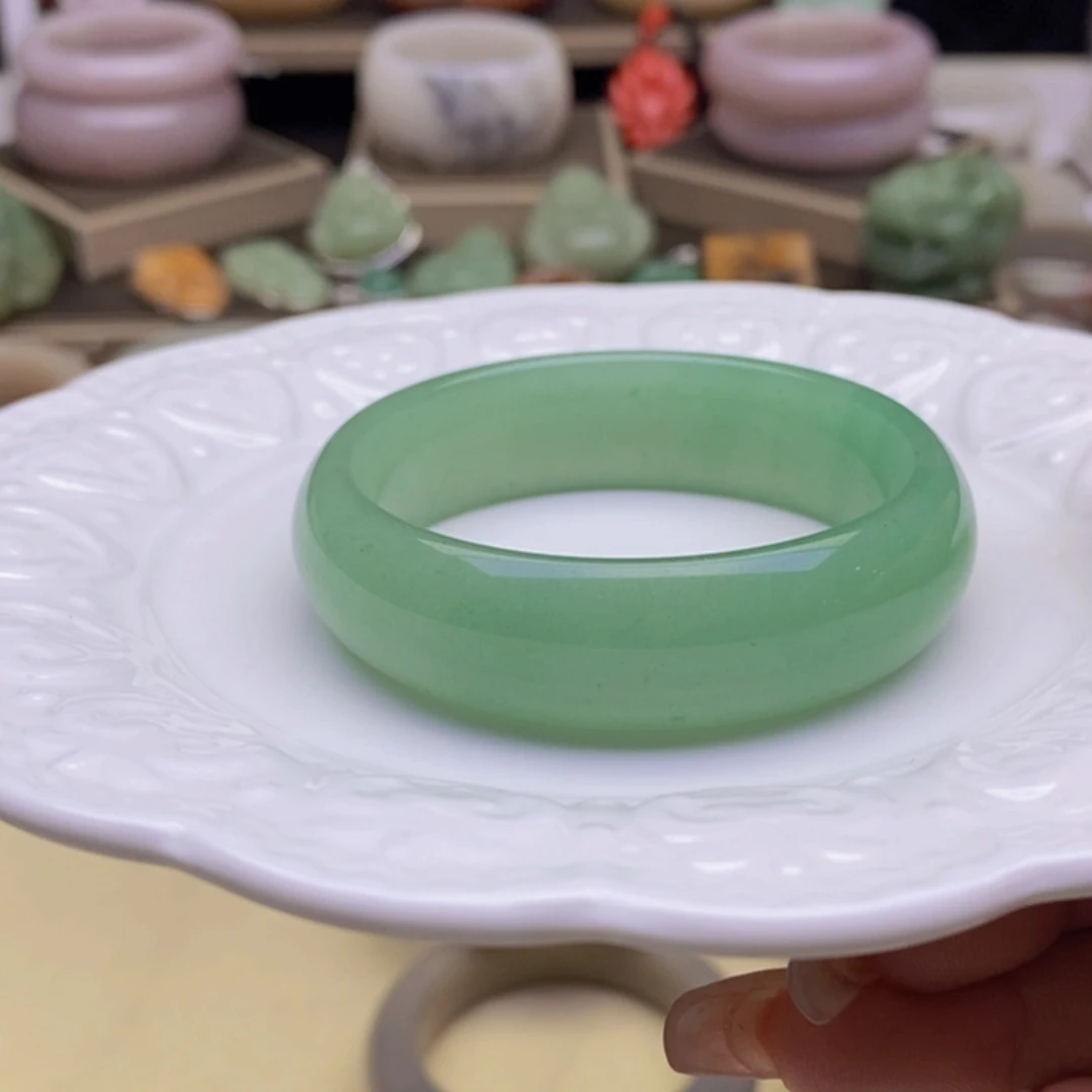 【闪购商品】石英质玉手镯未镶嵌