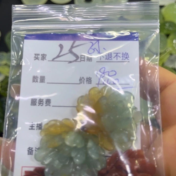 蛇纹石玉吊坠合金小****妹