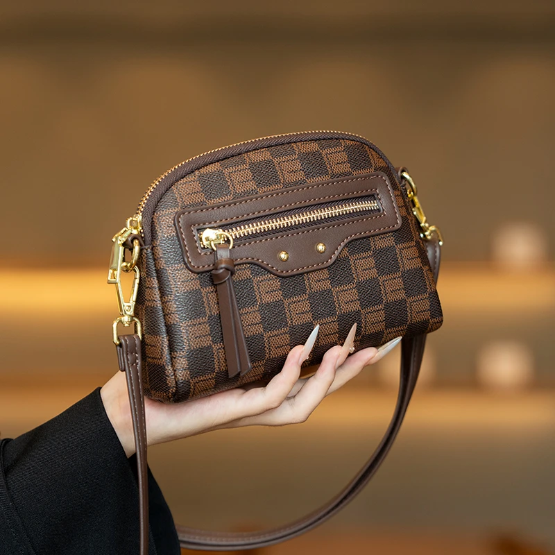 新款2025洋气百搭单肩斜挎包女士网红时尚百搭轻便小包包潮