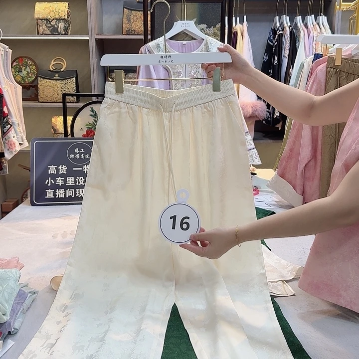 苗****非遗传承人的精神风貌