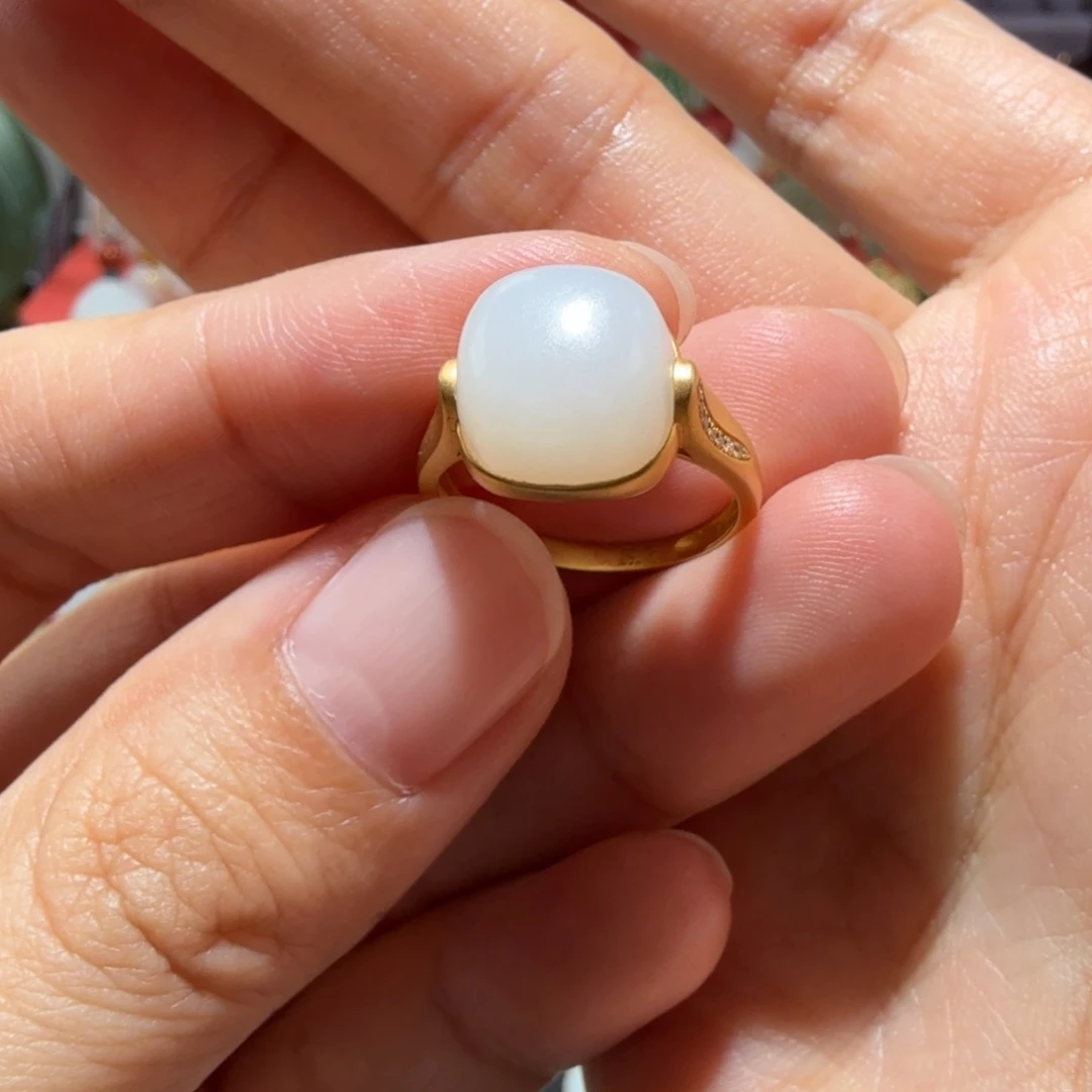 和田玉18K金镶嵌颈饰