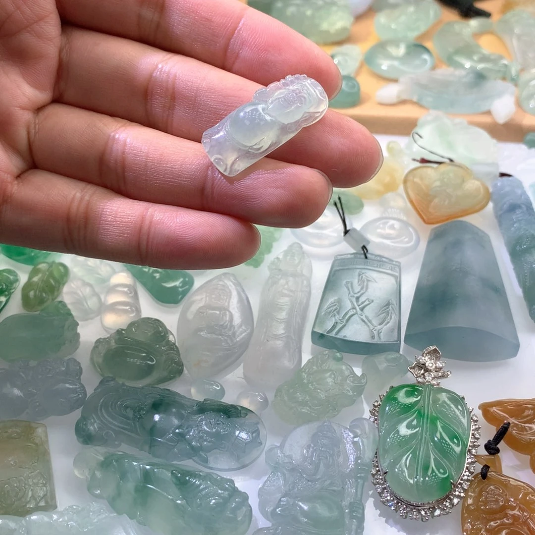 颈饰未镶嵌翡翠挂件