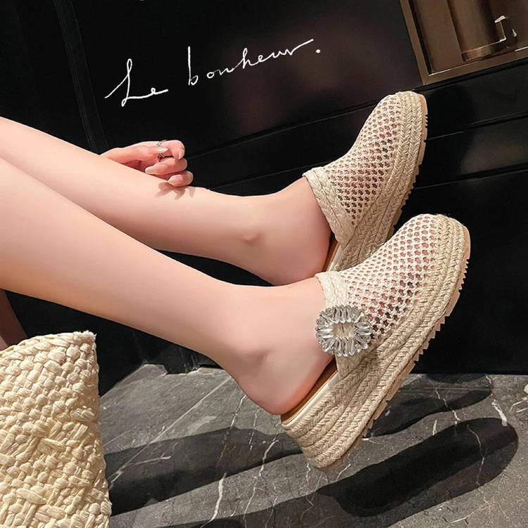 厚底草编半拖鞋女一脚蹬镂空编织包头夏季外穿水钻中跟坡跟穆勒鞋