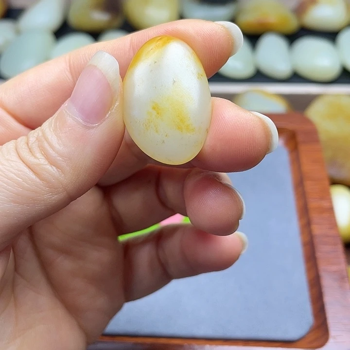 城***事和田玉未镶嵌颈饰