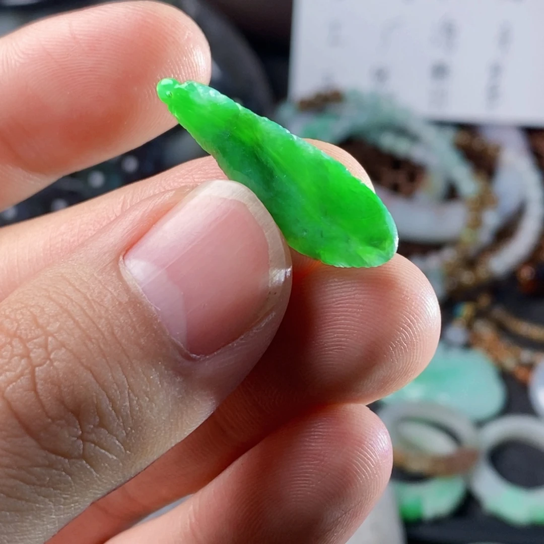 翡翠未镶嵌颈饰吊坠