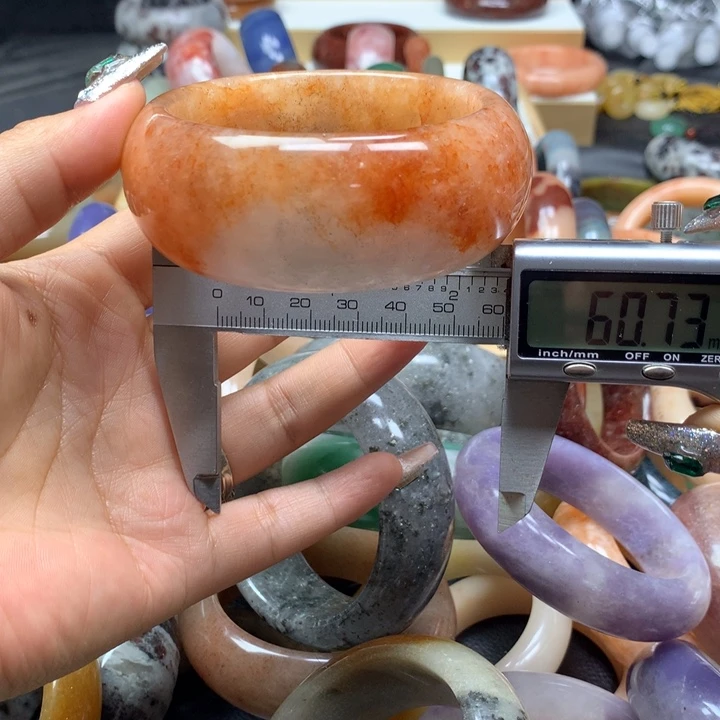未镶嵌手镯石英质玉
