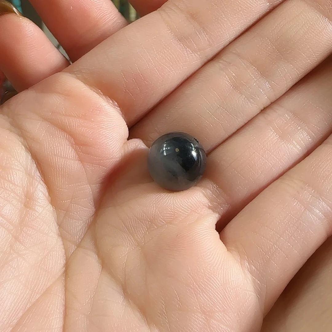 躺****和田玉未镶嵌耳饰