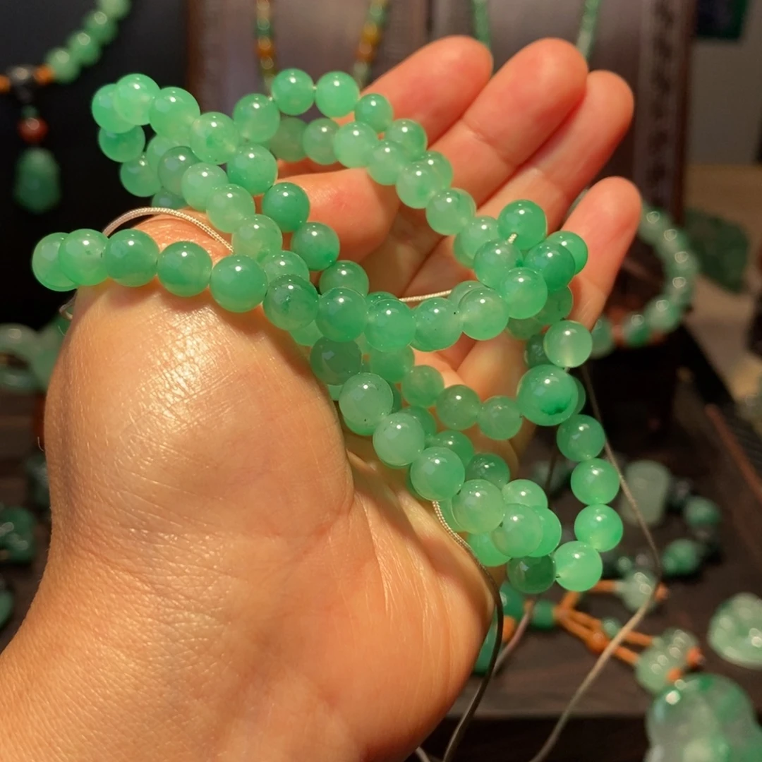 两***牛石英质玉（非洲翠）未镶嵌串