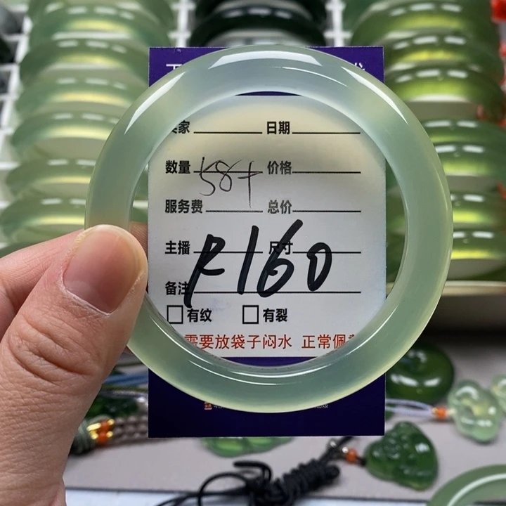 蛇纹石玉手镯未镶嵌枸*子