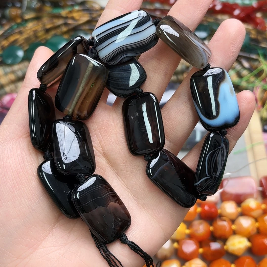 M***h玛瑙/玉髓未镶嵌珠宝半成品玛瑙无事牌一条