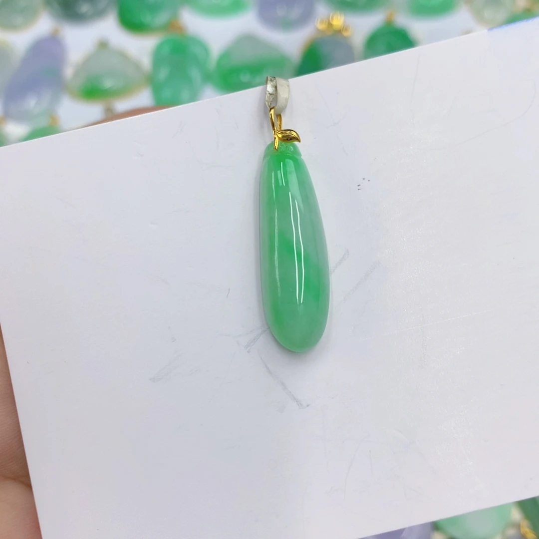 *****翡翠18K金镶嵌颈饰翡翠