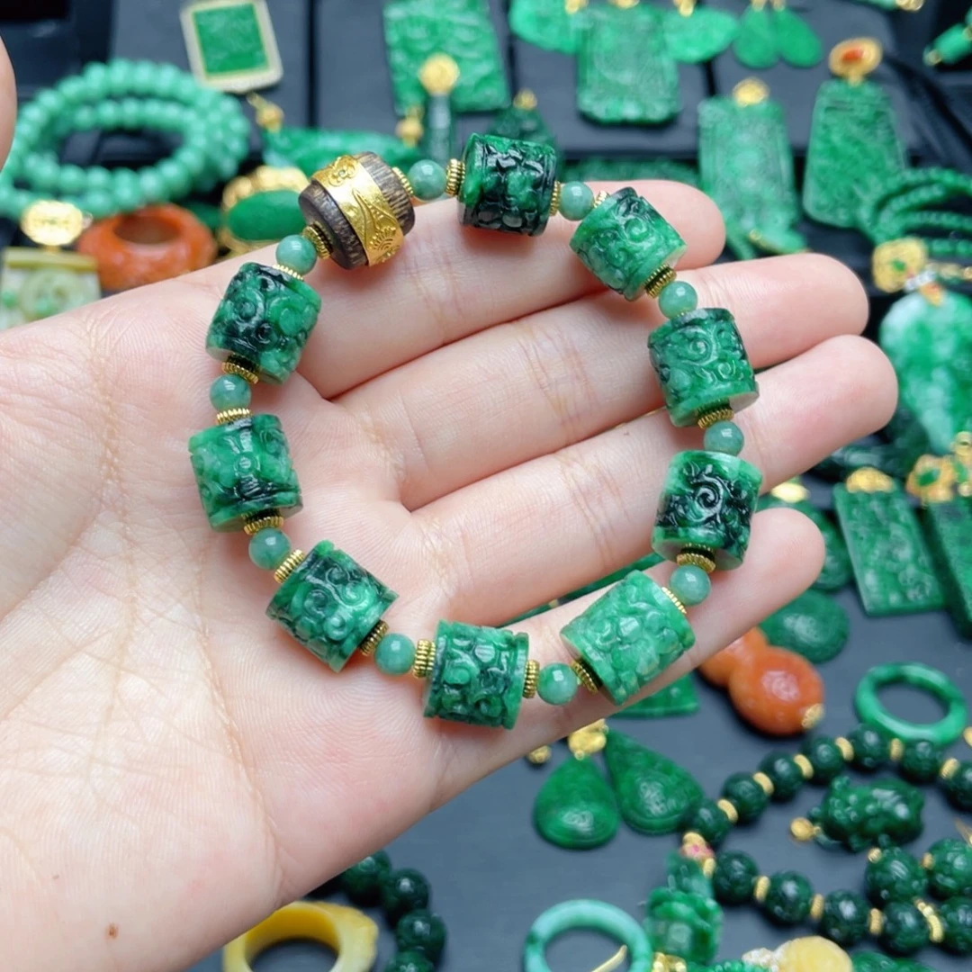 翡翠合金颈饰翡翠