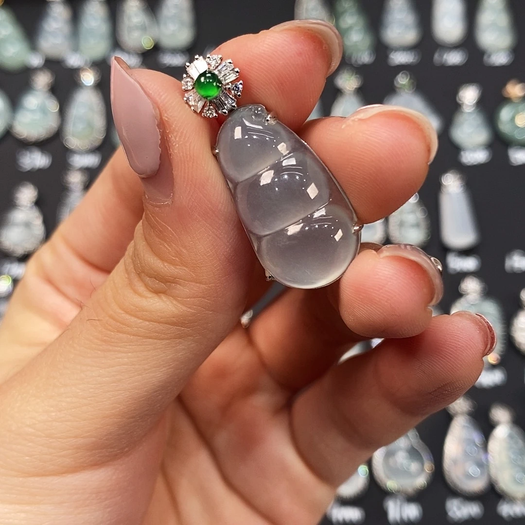 翡翠18K金镶嵌颈饰