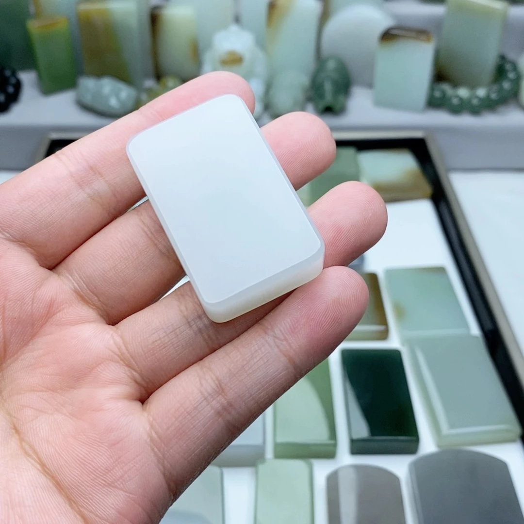 和田玉颈饰未镶嵌巷***?