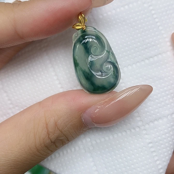 颈饰18K金镶嵌翡翠