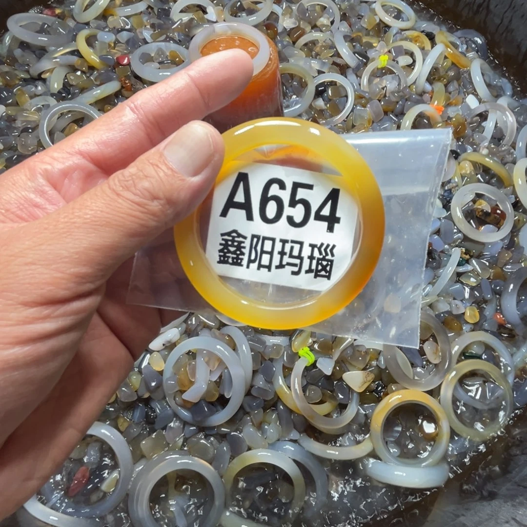 K***a玛瑙/玉髓未镶嵌手镯654