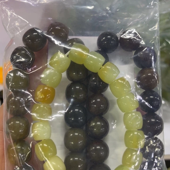 蛇纹石玉吊坠合金不****渣