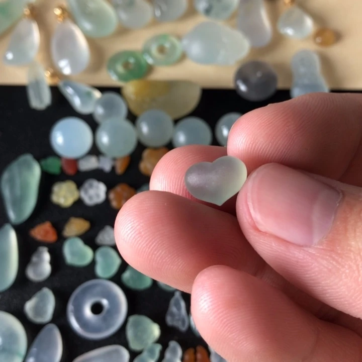 定制翡翠未镶嵌挂件