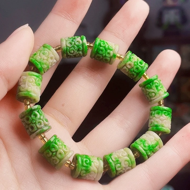 翡翠未镶嵌颈饰多样性