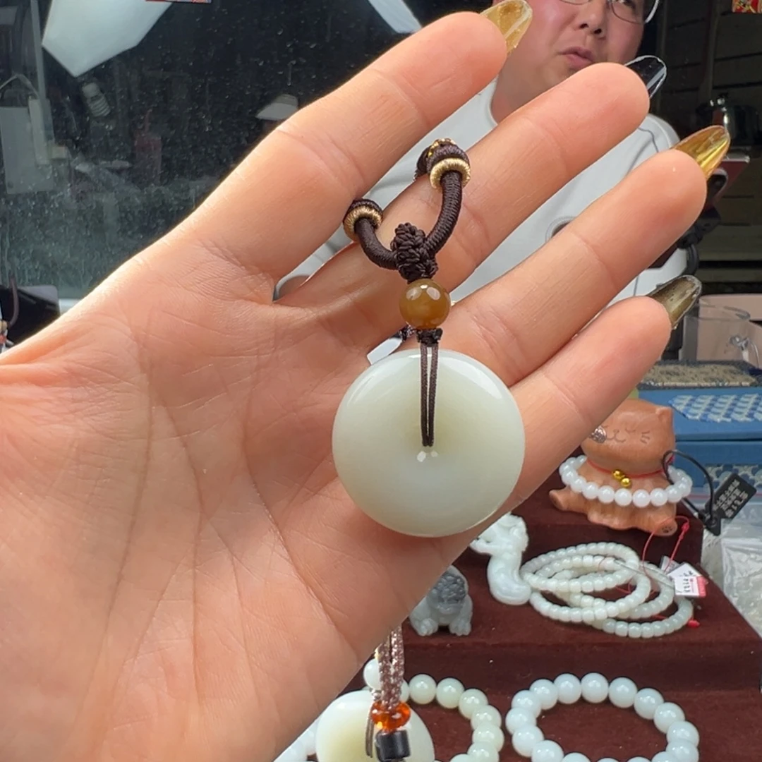 无***语和田玉未镶嵌颈饰