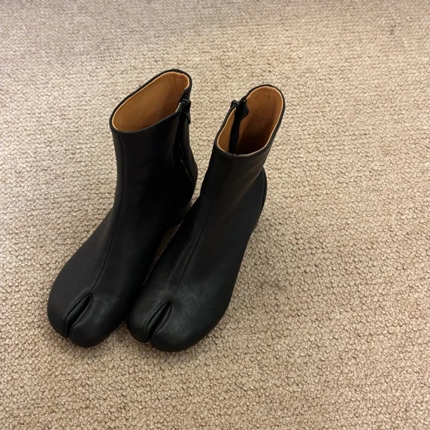 WMM分趾短筒靴圆跟单皮拉链黑色女士百搭时尚