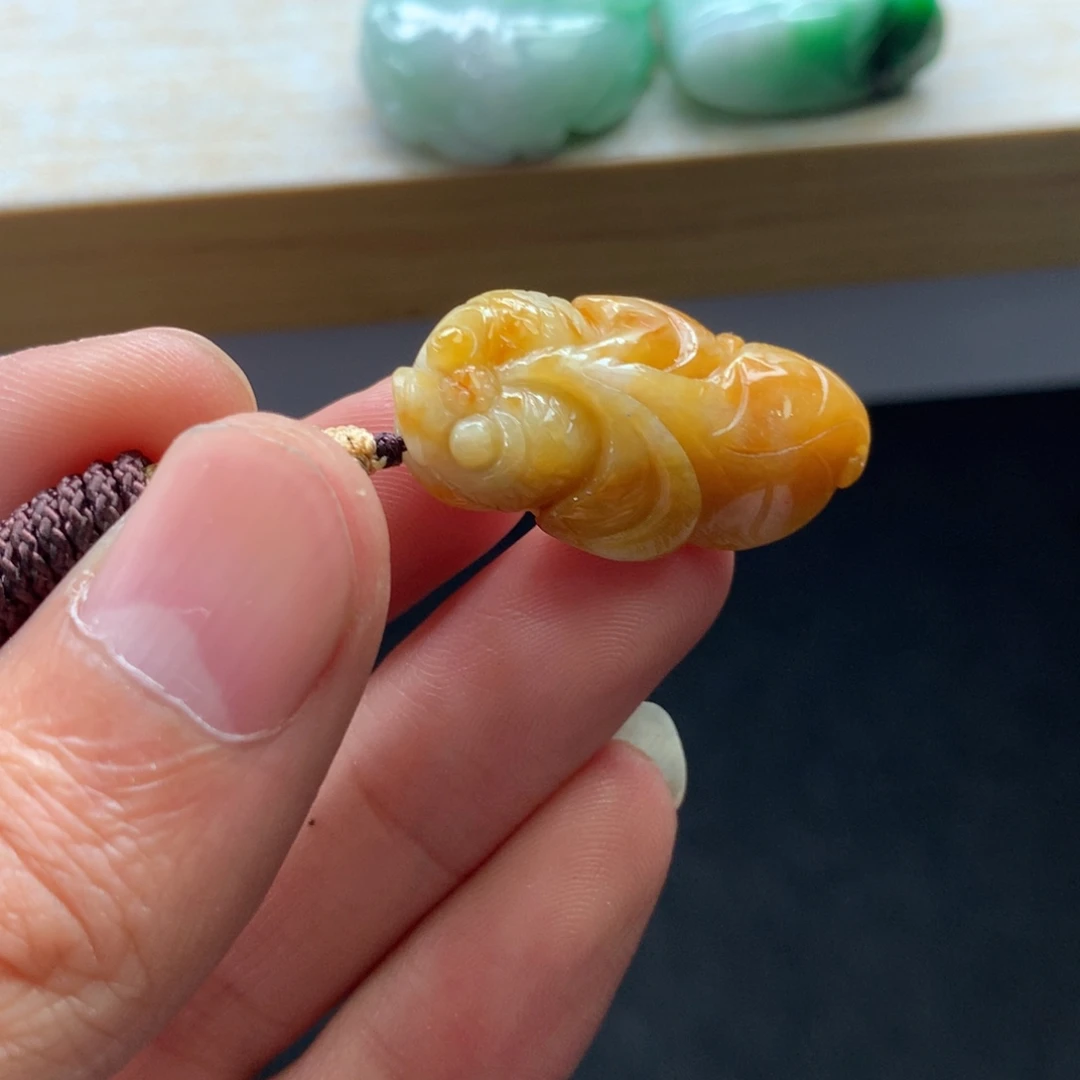 翡翠未镶嵌颈饰吊坠