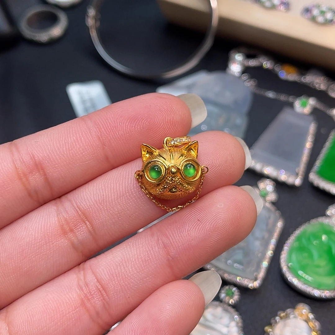 翡翠18K金镶嵌颈饰猫