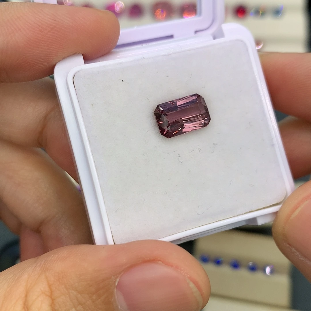 彩色蓝宝石裸石3.12克拉蓝宝石