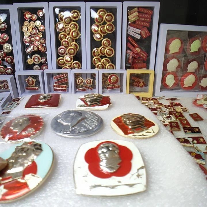 莆***号爷爷金属像章纪念