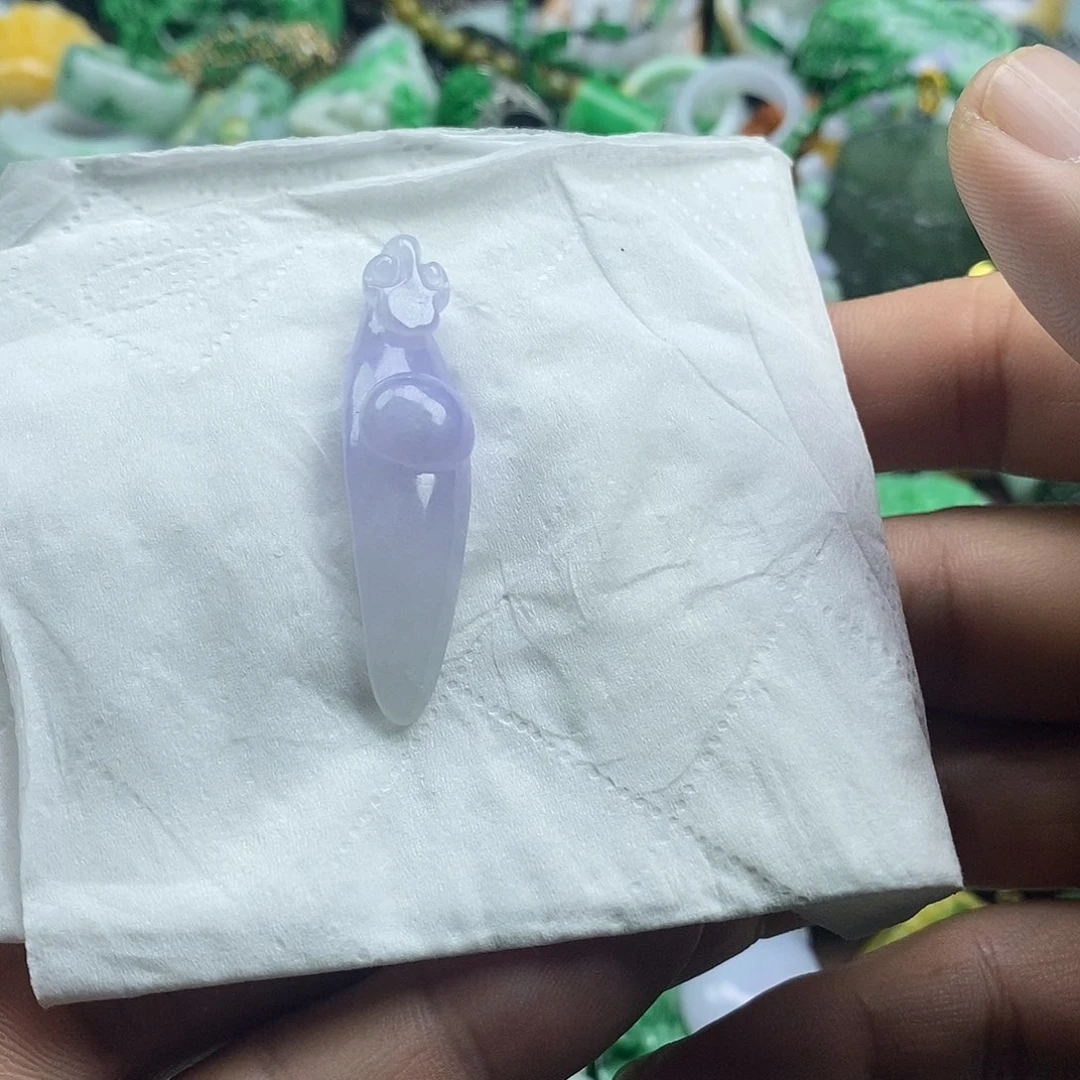 翡翠未镶嵌颈饰如意