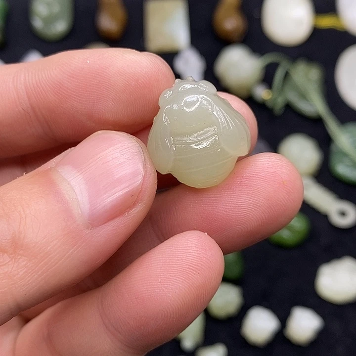 和田玉颈饰未镶嵌?**张