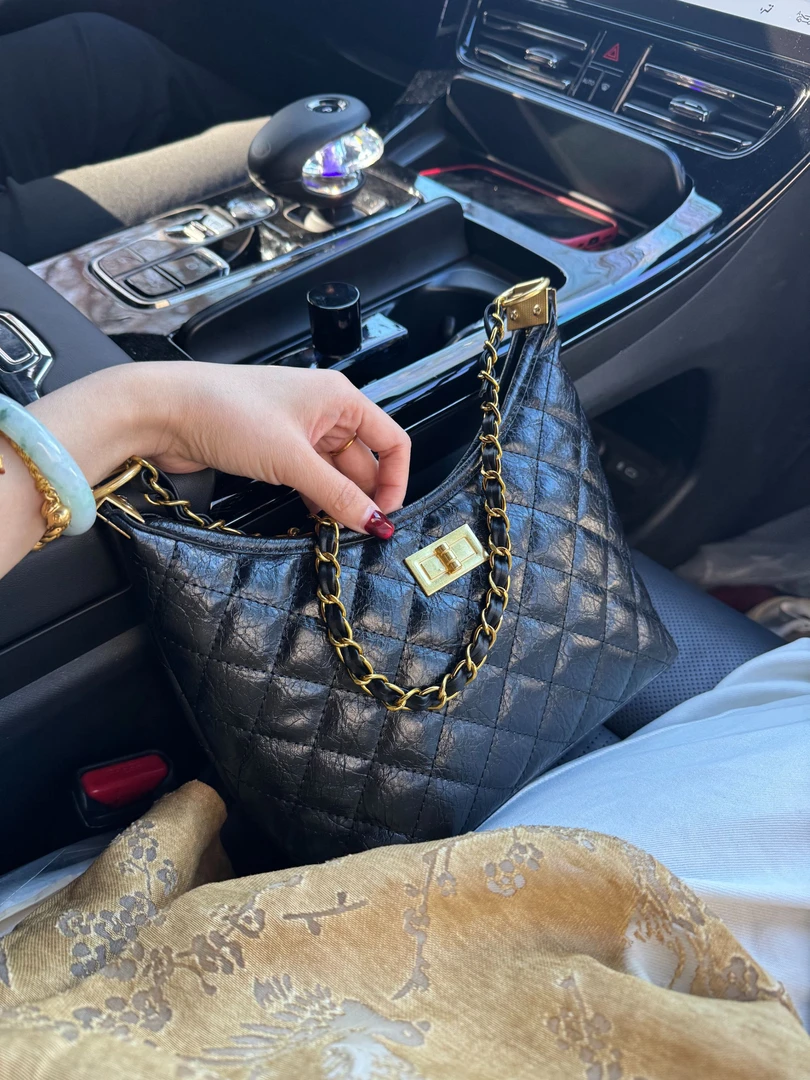 新款百搭洋气女包斜挎包