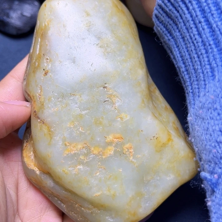 和田玉（糖玉）未镶嵌珠宝奇石