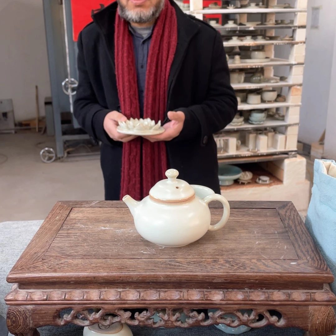 瓷片月白釉小小容天壶微瑕