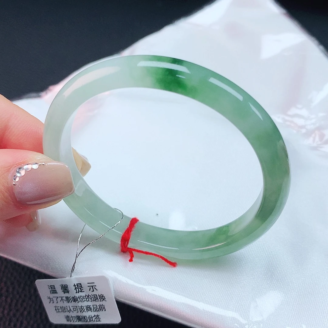 翡翠手镯未镶嵌52贵