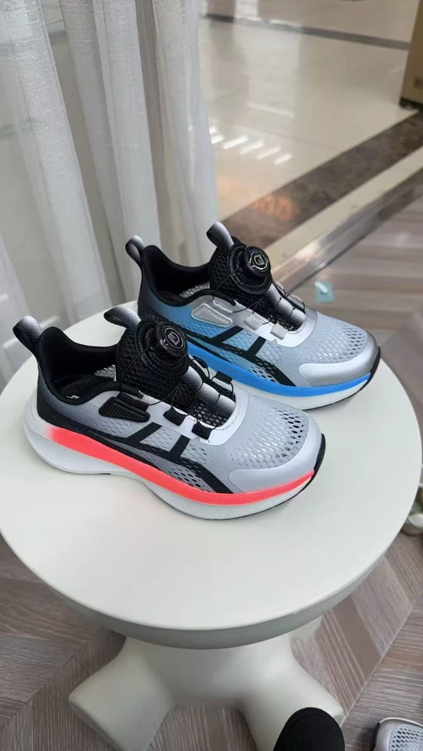 2025新款儿童潮牌运动防滑贴片运动鞋