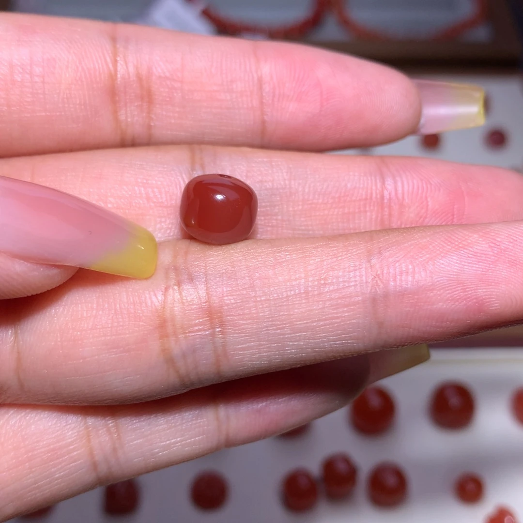 苏***生南红玛瑙牛血红老型微纹未镶嵌8.5×8