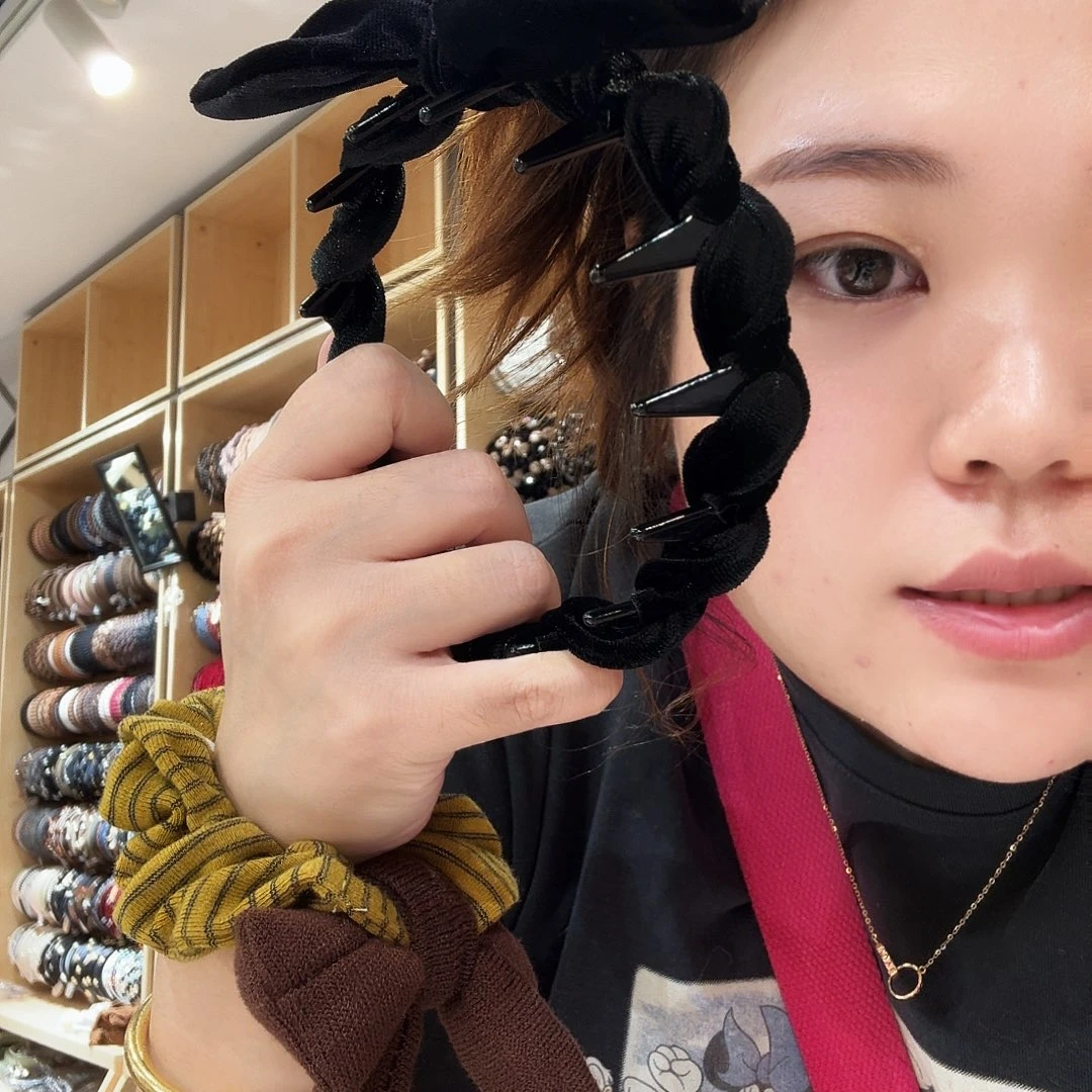 樱***子非金属黑色植绒蝴蝶结