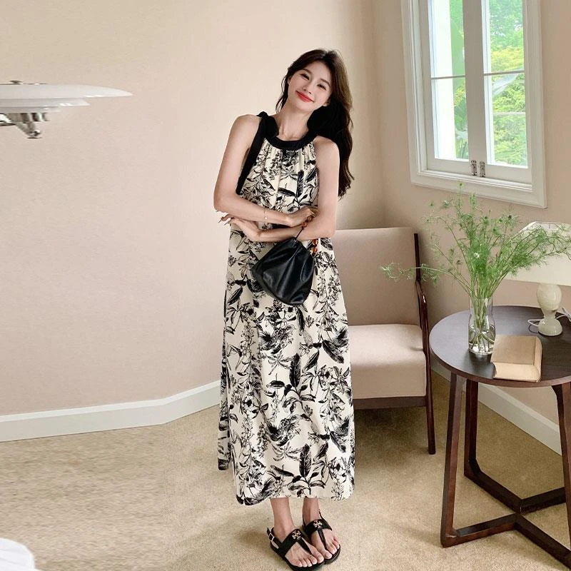 复古国风高级感印花连衣裙女2025春气质显瘦小心机设计感挂脖长裙