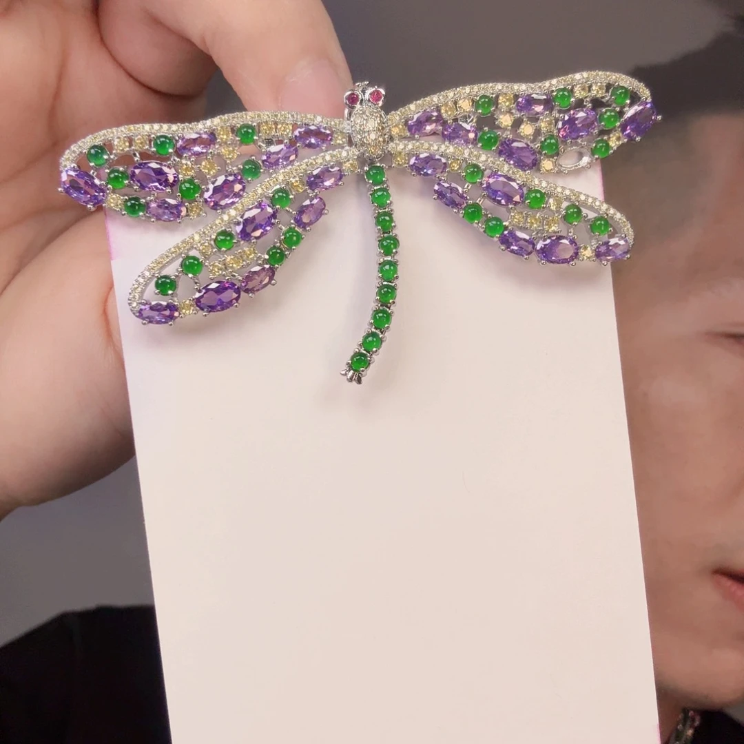 翡翠未镶嵌颈饰一件