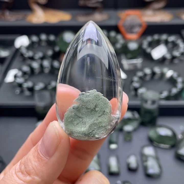 颈饰水晶未镶嵌绿幽灵金字塔吊坠