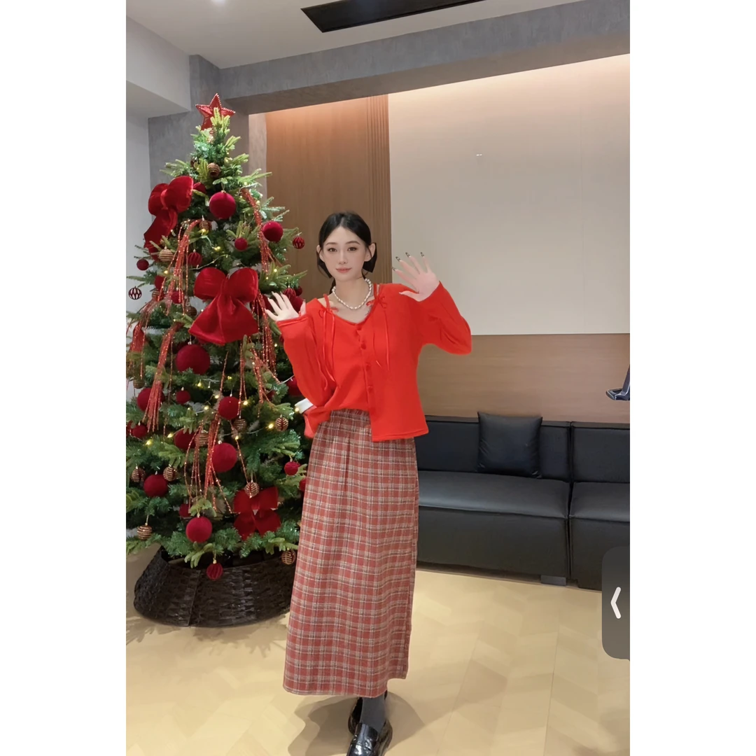 周老板/2025秋冬新款时尚复古显瘦蝴蝶结毛衣+格子半身裙两件套