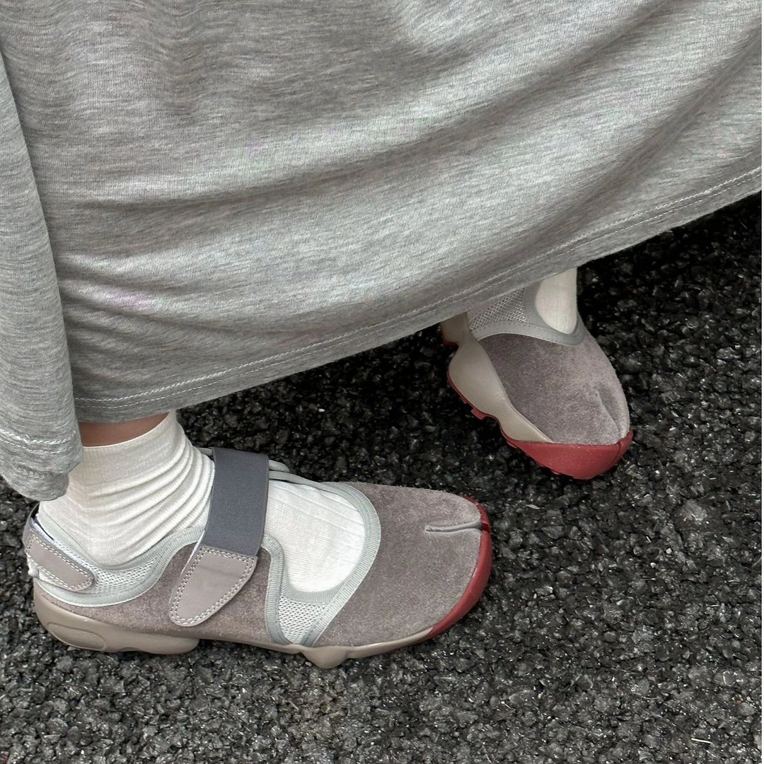 E551-1 SGIRL TWTW 夏季新款磨砂皮透气分趾休闲鞋玛丽珍时尚百搭
