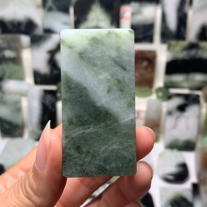 独山玉未镶嵌颈饰