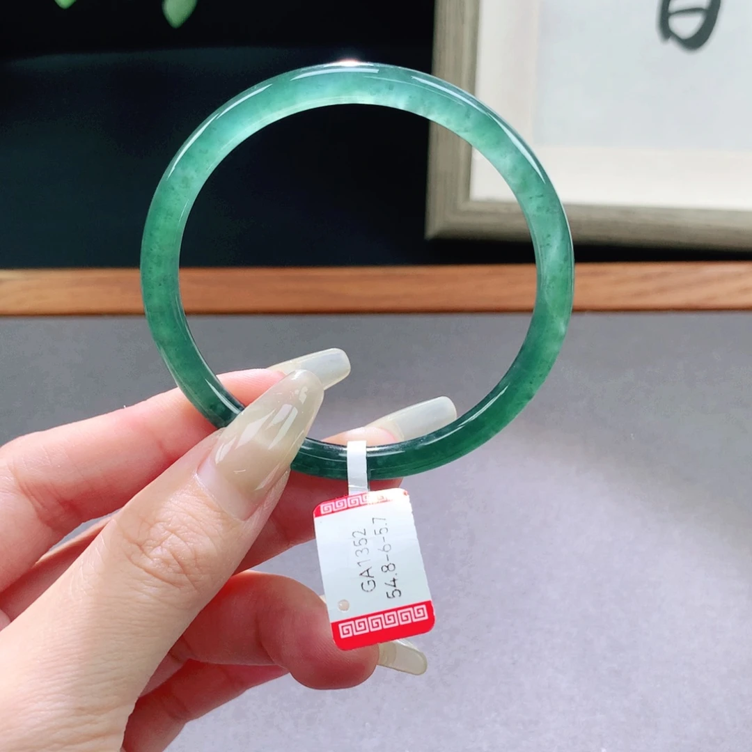 翡翠手镯未镶嵌天然翡翠手镯