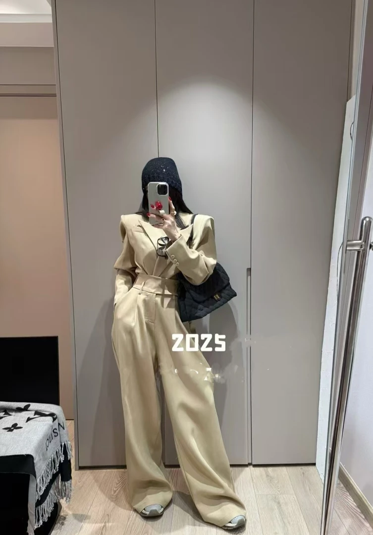 ぷ婷子. ⁷July  【咖啡情书】自留大爱 大垫肩西装配裤子 套装