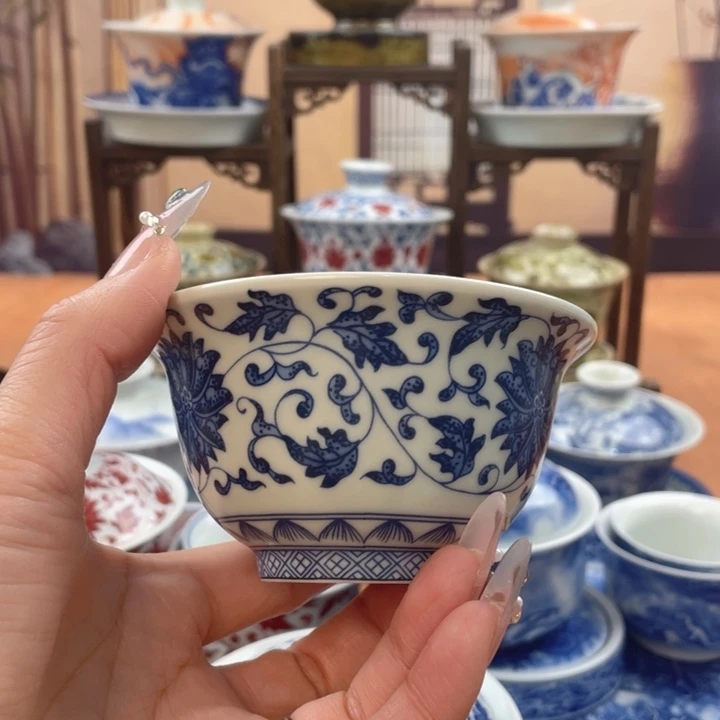 陶摆件青花缠枝莲压手杯