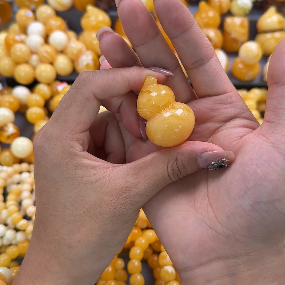 蜜蜡未镶嵌珠宝奇石