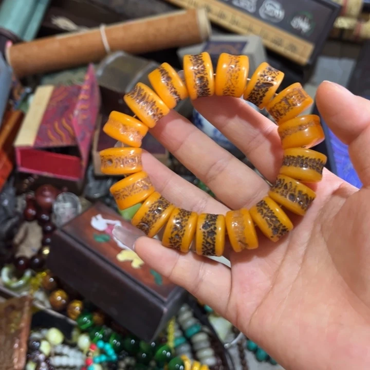 瓷片就坐我前面看你看