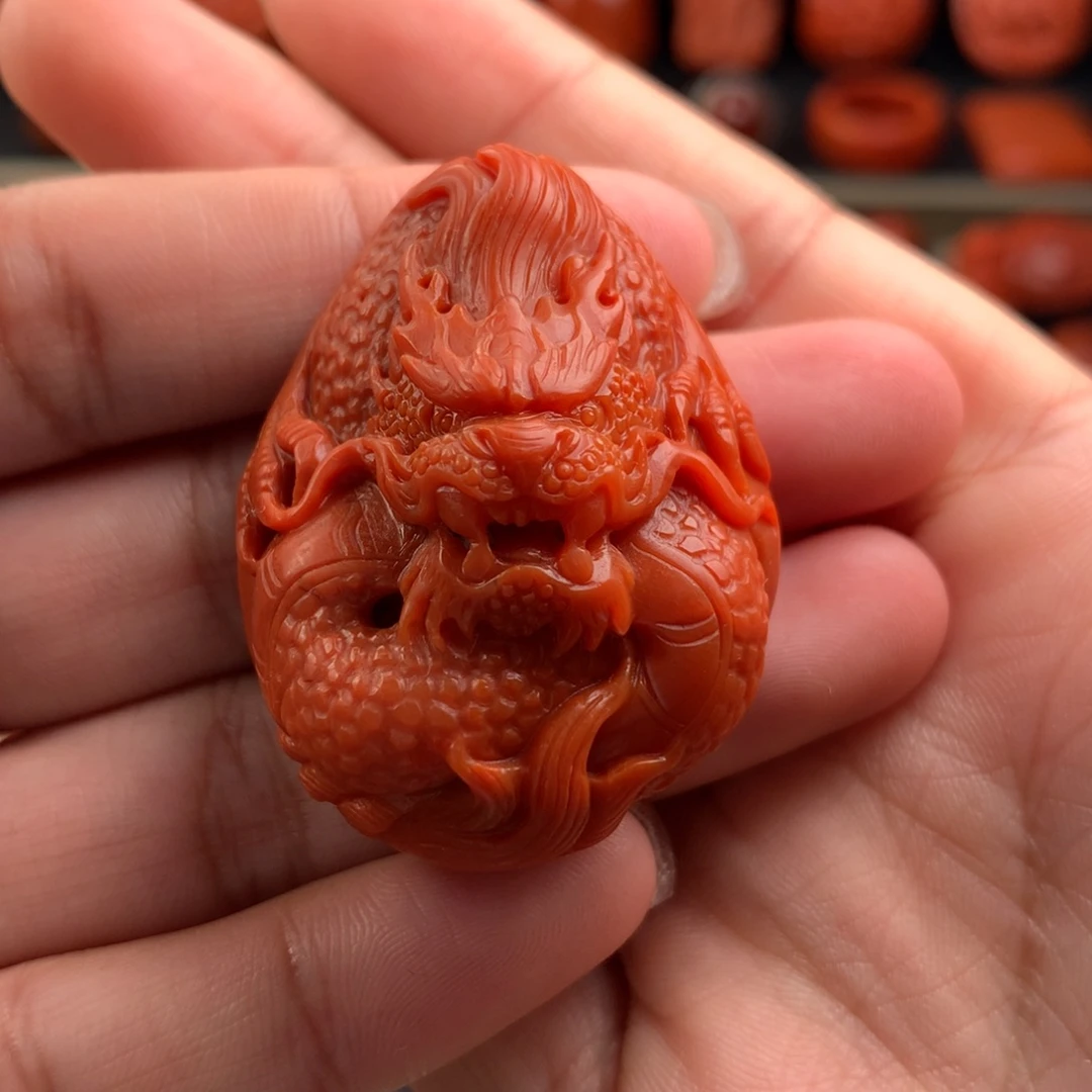 南红玛瑙精工雕刻龙牌未镶嵌